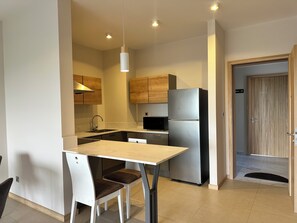 Kühlschrank, Mikrowelle, Ofen, Wasserkocher