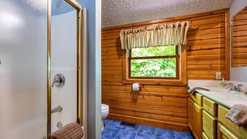 Shower, jetted tub, hair dryer, towels