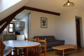 Living area - Vrbo Property (BEUIL)