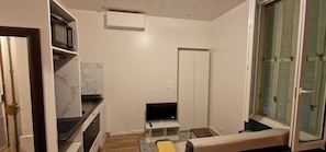 Smart TV - Beach Vacations (Nice)