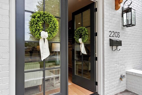 The Pearl on Paul Bryant - Luxury Townhome