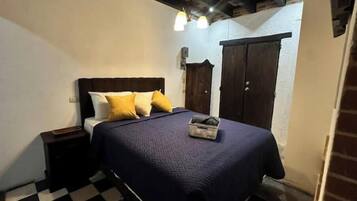 1 bedroom, desk, iron/ironing board, free WiFi