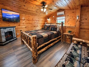 1 bedroom, free WiFi, bed sheets - Smoky Mtn Views•Hot Tub•Fire Pit•2 Miles To PF (Pigeon Forge)