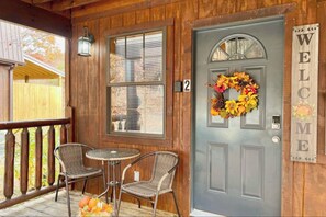Outdoor dining - Smoky Mtn Views•Hot Tub•Fire Pit•2 Miles To PF (Pigeon Forge)