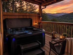 Outdoor spa tub - Smoky Mtn Views•Hot Tub•Fire Pit•2 Miles To PF (Pigeon Forge)