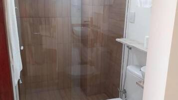 Deluxe Double Room, Garden View | Bathroom | Shower, free toiletries, towels, soap