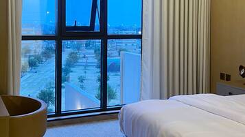Blackout drapes, WiFi (free)