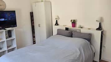 1 bedroom, iron/ironing board, WiFi, bed sheets