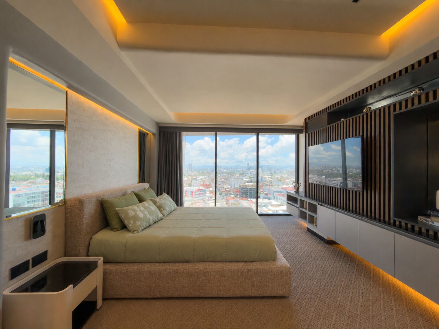 Suite de lujo, vista a la ciudad | Tabla de planchar con plancha y wifi gratis 