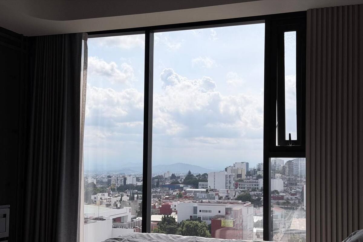 Luxury Suite, City View