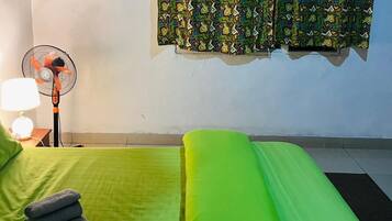 Deluxe-Doppelzimmer, Terrasse, Gartenblick | Schreibtisch, kostenloses WLAN