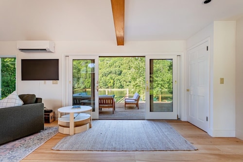 NEW: Fabulous River Retreat in Narrowsburg