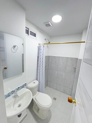 Comfort Double Room | Bathroom - HOTEL SANTA MARTA VIP (Santa Marta)