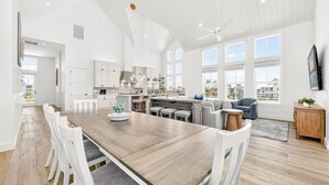 Interior - Dolce Vita 600 SOU (Port Aransas)