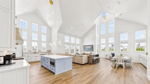 Interior - Dolce Vita 600 SOU (Port Aransas)