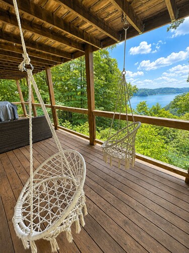 Caney Overlook Lake Views •Game Room • Minutes to Boat Ramps & Marina