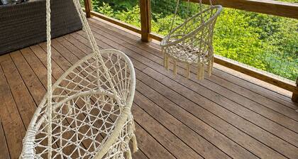 Caney Overlook Lake Views •Game Room • Minutes to Boat Ramps & Marina