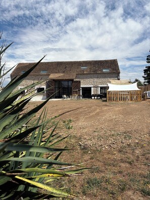 Exterior - Vrbo Property (Villeblevin)