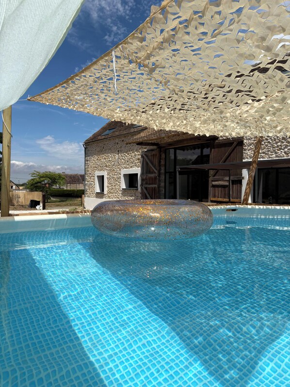 Pool - Vrbo Property (Villeblevin)