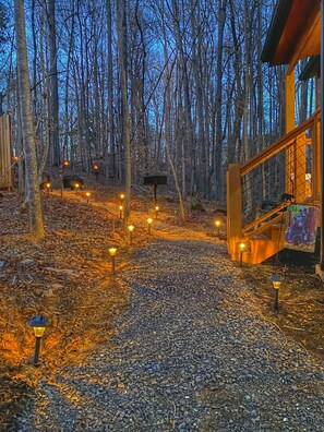 Property grounds - NEW LISTING~Quiet~clean~cozy~fast WIFI~Dollywood, F/P hotub #11 (Sevierville)