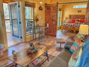 Smart TV, fireplace - NEW LISTING~Quiet~clean~cozy~fast WIFI~Dollywood, F/P hotub #11 (Sevierville)