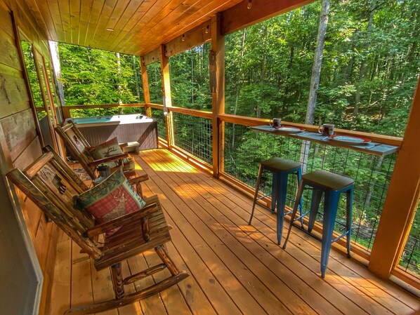 Outdoor spa tub - NEW LISTING~Quiet~clean~cozy~fast WIFI~Dollywood, F/P hotub #11 (Sevierville)