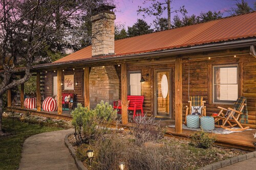 The Oak & Oar Camphouse | Family Lake Retreat