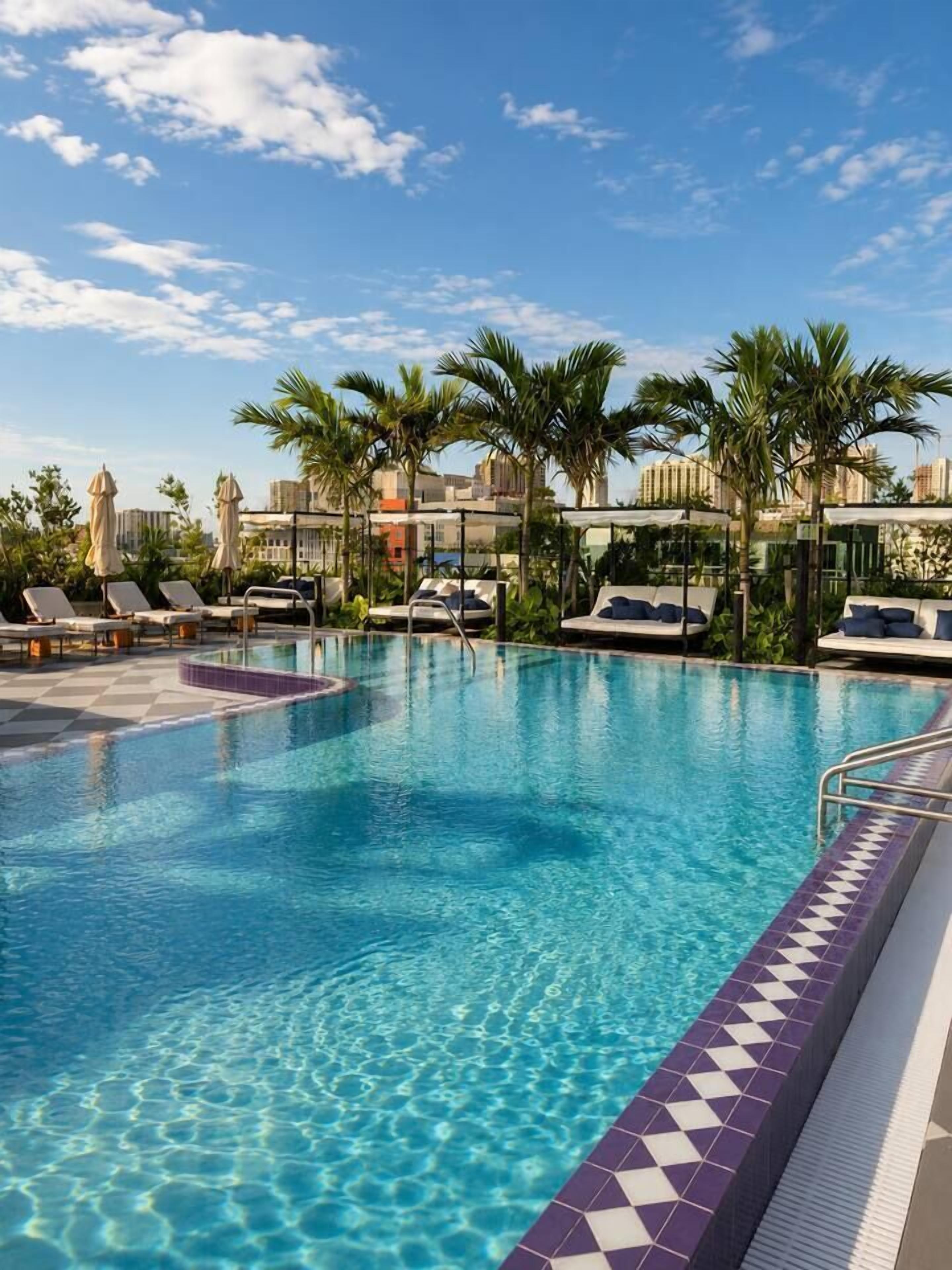 Piscine extérieure, piscine chauffée