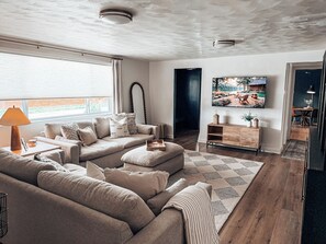 Living area - The Gardner House Near IWU in Marion, Indiana (Marion)