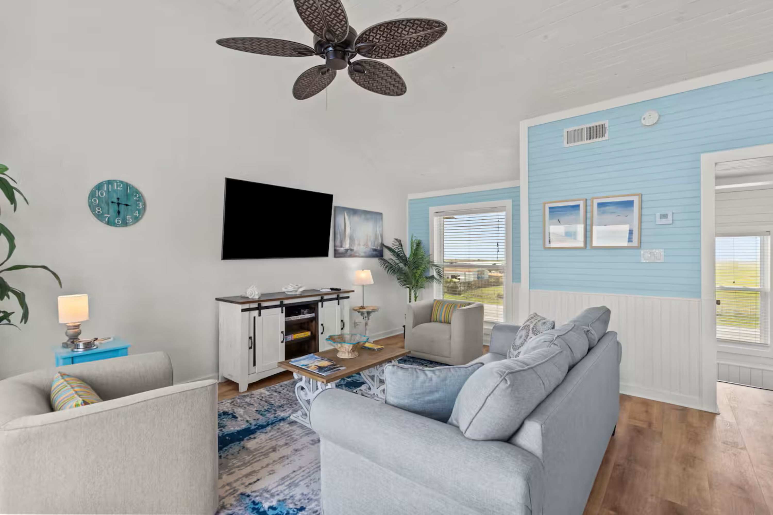 Townhome - flera sängar - uteplats - havsutsikt (Sandy Beach Retreat) | Vardagsrum