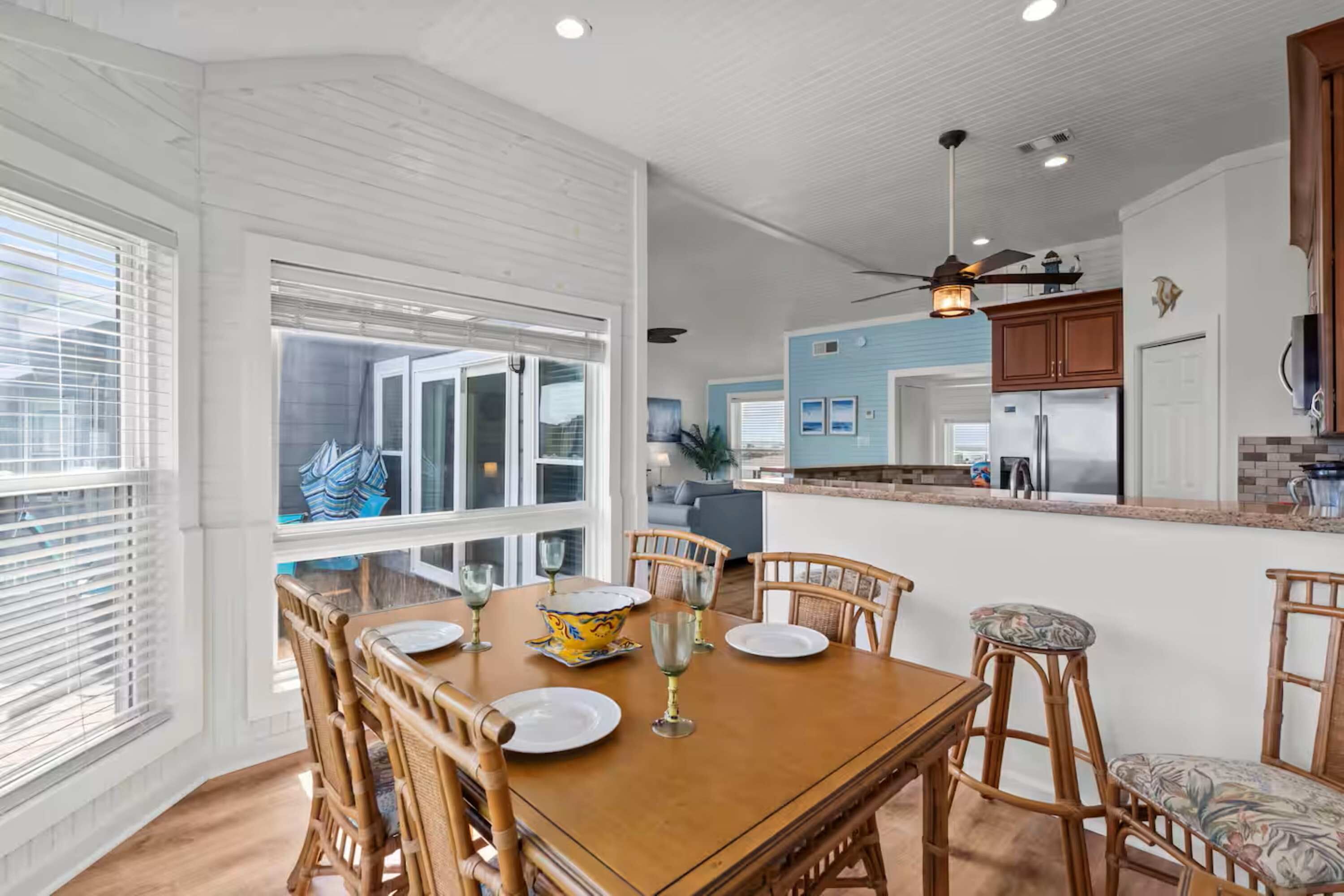 Townhome - flera sängar - uteplats - havsutsikt (Sandy Beach Retreat) | Restauranger