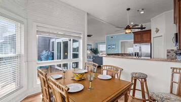 Townhome - flera sängar - uteplats - havsutsikt (Sandy Beach Retreat) | Restauranger
