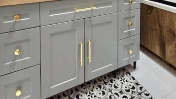 Apartamento clásico, vistas a la ciudad | Baño | Toallas, jabón, champú y papel higiénico