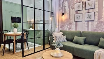 Apartamento clásico, vistas a la ciudad | Zona de estar