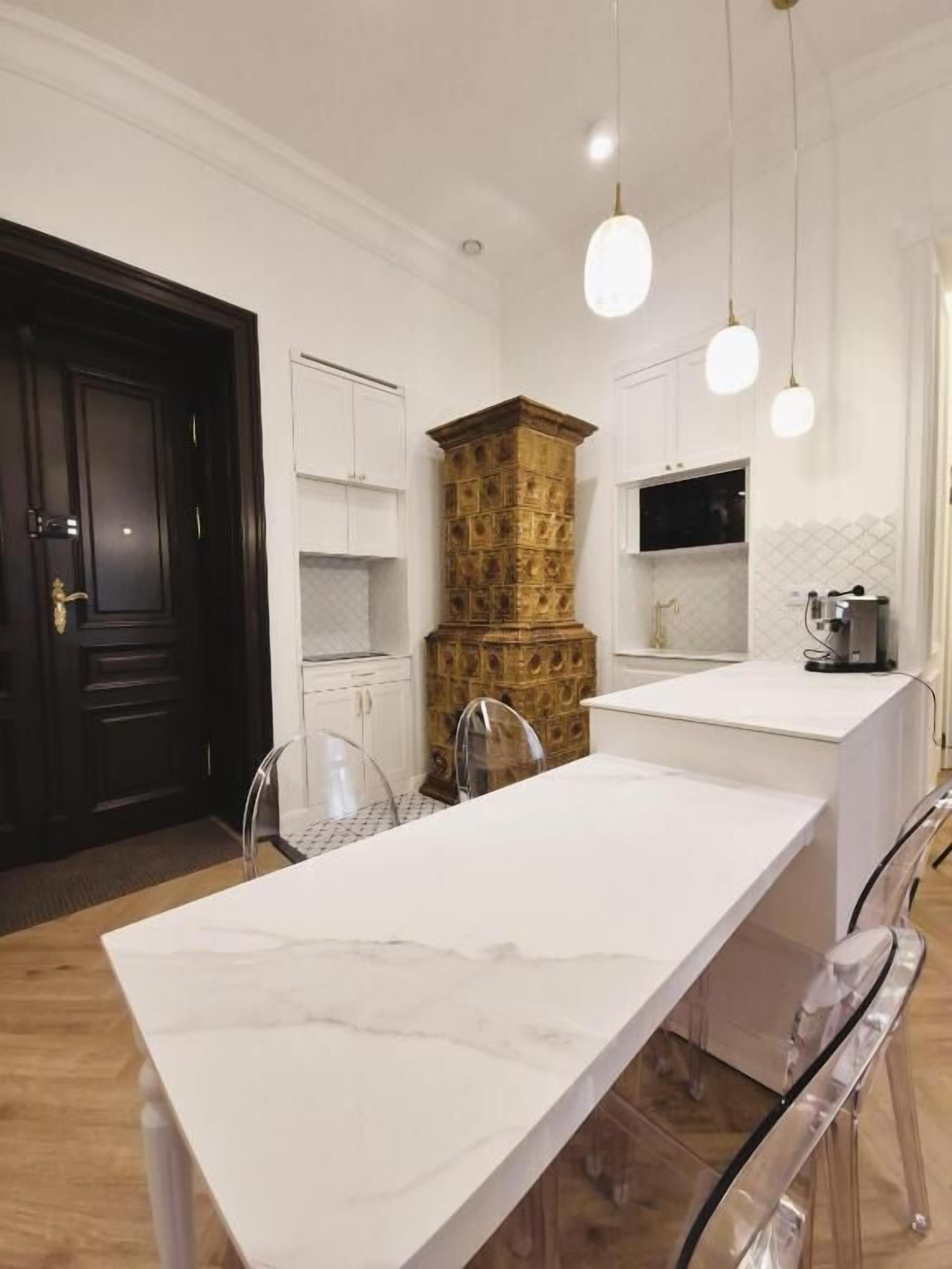 Apartamento clásico, vistas a la ciudad | Restauración