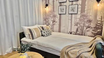 Apartamento clásico, vistas a la ciudad | Espacio para trabajar con un portátil y sistema de insonorización