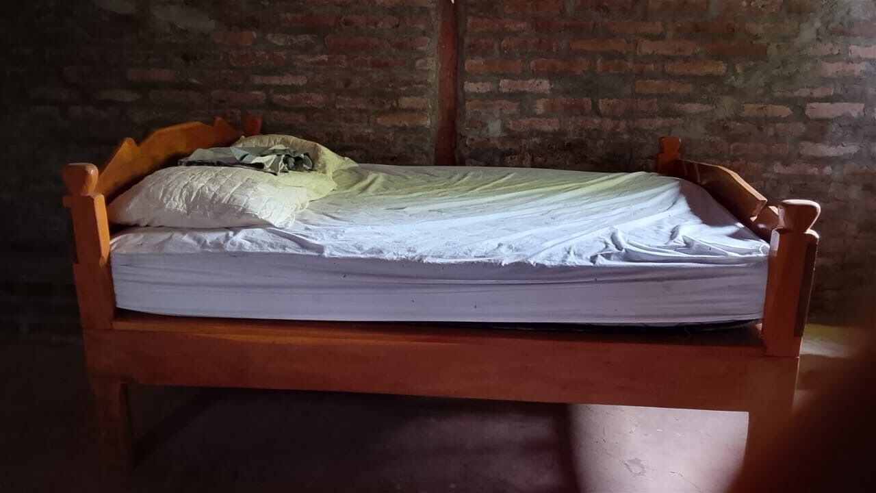 1 bedroom, bed sheets