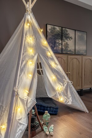 Children’s area - The Long Weekend 5BR Hot Tub, Sauna, Theatre, Skee-ball Near Jim Thorpe (Jim Thorpe)