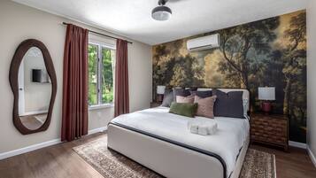 Een strijkplank/strijkijzer, wifi, beddengoed