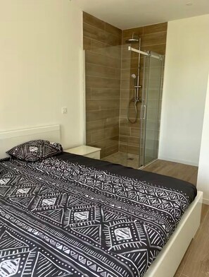 3 chambres, fer et planche à repasser, accès Internet