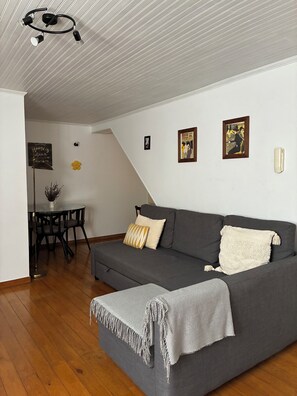 Living area - Vrbo Property (Lisboa)