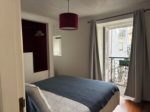 Iron/ironing board, WiFi, bed sheets - Vrbo Property (Lisboa)