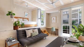 Studio Deluxe, balcon, vue cour intérieure | Coin séjour