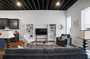 Smart TV - Serene 1750 Sq Ft Loft Luxury Apartment (Deshler)
