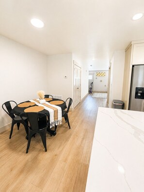 Dining - Clean & Contemporary 3BR Near Everything (Idaho Falls)