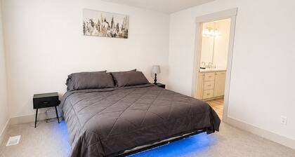 Clean & Contemporary 3BR Near Everything