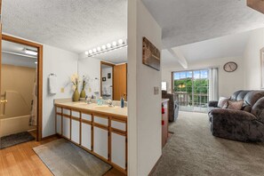 Interior - The Cozy Groves in Fall Creek (Branson)