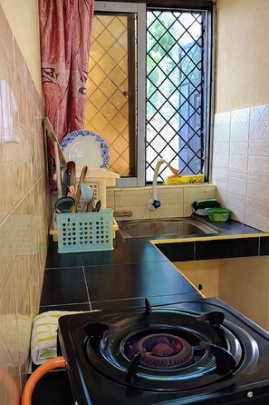 Private kitchen - Wonderful studio retreat in vibrant Kilifi County perfect for relaxing (Kilifi County)