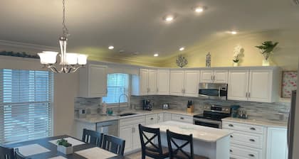Sunshine Stay Villa #2 at Lake Sumter Landing w/ Sparkling Private Pool & Spa