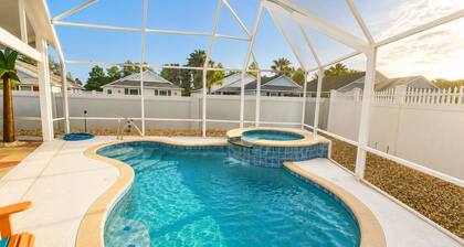 Sunshine Stay Merryweather at Lake Sumter Landing w/ Sparkling Private Pool /Spa